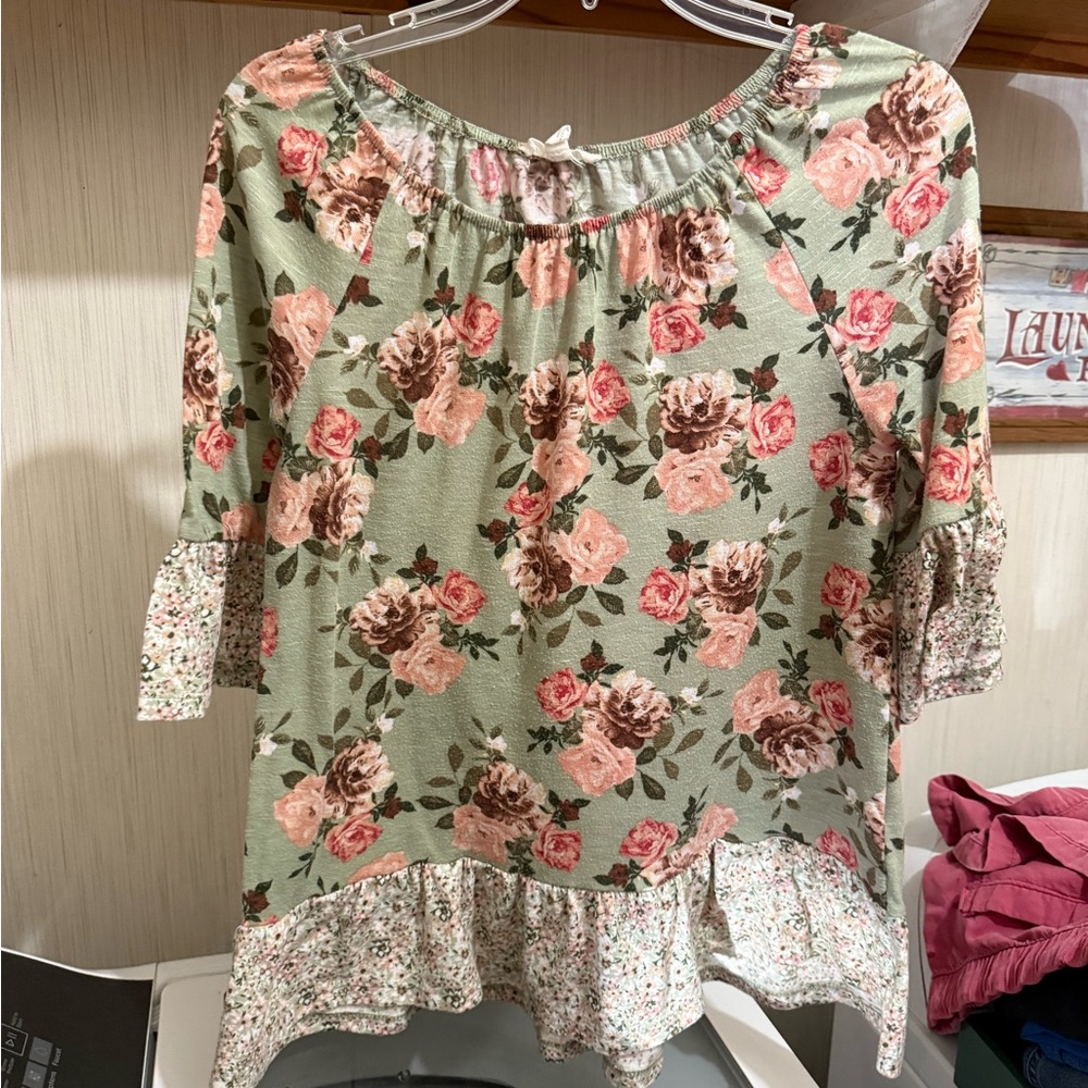 Floral Print Women's Blouse with Ruffle Hem